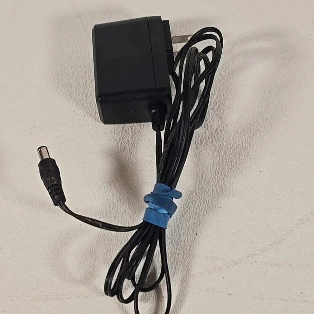 Switching Adapter Model‎ TEKA012-1200800UK 12V 0.8A